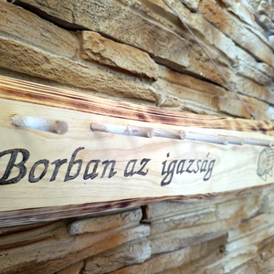 Borban az igazság.Fali talpas pohár tartó  - otthon & életmód - tárolás & rendszerezés - fali tároló - Meska.hu
