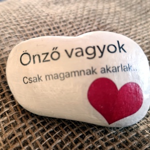 Önző vagyok csak magamnak akarlak...felirattal díszített festett kő Valentin nap alkalmából  - otthon & életmód - dekoráció - asztal és polc dekoráció - kavics & kő - Meska.hu