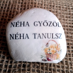 Motivációs festett kő virággal díszítve , Otthon & Életmód, Dekoráció, Asztal és polc dekoráció, Kavics & Kő, Decoupage, transzfer és szalvétatechnika, MESKA
