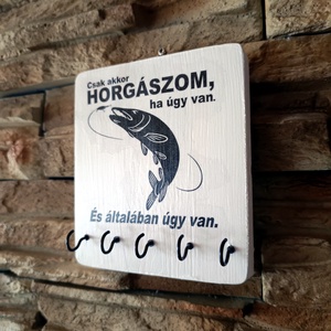 Fali akaszós tároló horgászok részére felirattal., Otthon & Életmód, Dekoráció, Fali és függő dekoráció, Fali kulcstartó, Famegmunkálás, MESKA