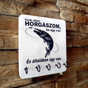Fali akaszós tároló horgászok részére felirattal. - otthon & életmód - dekoráció - fali és függő dekoráció - fali kulcstartó - Meska.hu