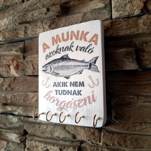 Fából készült fali kulcstartó horgászoknak  - otthon & életmód - dekoráció - fali és függő dekoráció - fali kulcstartó - Meska.hu
