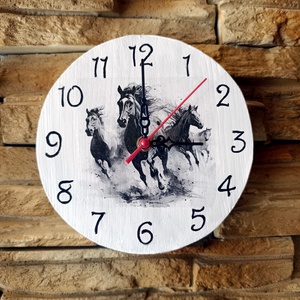 Vágtázó lovak fehér fa falióra , Otthon & Életmód, Dekoráció, Fali és függő dekoráció, Falióra & óra, Decoupage, transzfer és szalvétatechnika, Famegmunkálás, MESKA
