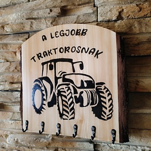 Fa fali kulcstartó a legjobb traktorosnak  - otthon & életmód - dekoráció - fali és függő dekoráció - fali kulcstartó - Meska.hu Fa fali kulcstartó a legjobb traktorosnak  - otthon & életmód - dekoráció - fali és függő dekoráció - fali kulcstartó - Meska.hu