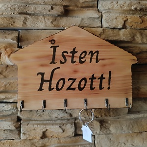 Házikó formájú fali kulcstartó Isten hozott felirattal díszítve , Otthon & Életmód, Dekoráció, Fali és függő dekoráció, Fali kulcstartó, Famegmunkálás, MESKA
