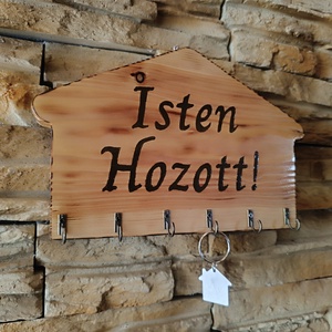 Házikó formájú fali kulcstartó Isten hozott felirattal díszítve  - otthon & életmód - dekoráció - fali és függő dekoráció - fali kulcstartó - Meska.hu