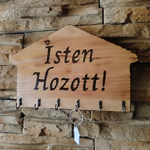 Házikó formájú fali kulcstartó Isten hozott felirattal díszítve  - otthon & életmód - dekoráció - fali és függő dekoráció - fali kulcstartó - Meska.hu