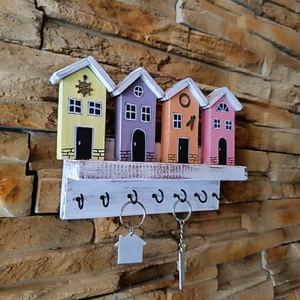 Fából készült fali kulcstartó házikókkal - otthon & életmód - dekoráció - fali és függő dekoráció - fali kulcstartó - Meska.hu