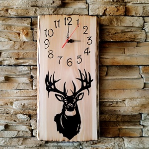 Vörösfenyő fa falióra szarvas sziluettel díszítve  - otthon & életmód - dekoráció - fali és függő dekoráció - falióra & óra - Meska.hu