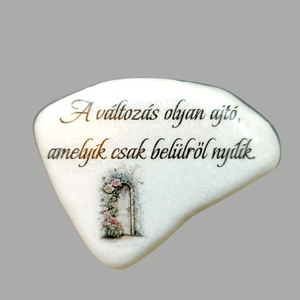 Díszkő idézettel. A változás olyan ajtó, amelyik csak belülről nyílik. - Meska.hu