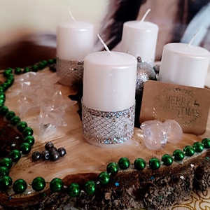 Adventi asztaldísz fakorongon 4 gyertyával zöld, fehér színekkel  - karácsony - adventi díszek - adventi asztaldísz - Meska.hu