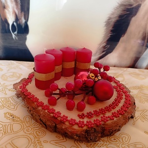 Adventi asztaldísz fakorongon 4 piros gyertyával  - karácsony - adventi díszek - adventi asztaldísz - Meska.hu