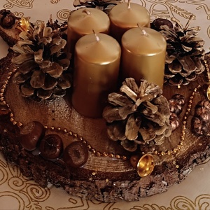 Adventi asztaldísz fakorongon 4 gyertyával barna és arany színben  - karácsony - adventi díszek - adventi asztaldísz - Meska.hu