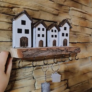 Házikós fali kulcstartó,kis polccal  rusztikus fán - Meska.hu
