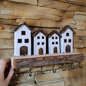 Házikós fali kulcstartó,kis polccal  rusztikus fán - otthon & életmód - dekoráció - fali és függő dekoráció - fali kulcstartó - Meska.hu