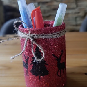 Csillogó piros asztali ceruza tartó szarvasokkal  - otthon & életmód - papír, írószer - tolltartó & ceruzatekercs - Meska.hu