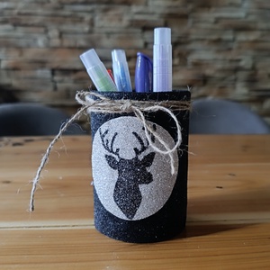 Asztali ceruza tartó szarvas sziluettel díszítve  - otthon & életmód - papír, írószer - tolltartó & ceruzatekercs - Meska.hu