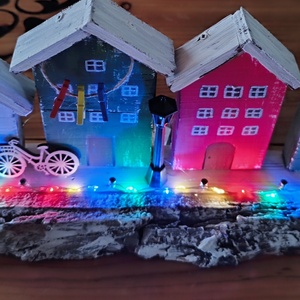 Karácsonyi utcakép színes LED világítással  - karácsony - karácsonyi lakásdekoráció - karácsonyi falu, házikó - Meska.hu