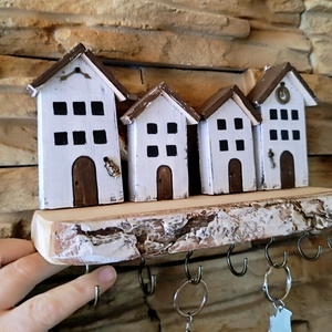 Házikós fali kulcstartó,kis polccal  rusztikus fán - otthon & életmód - dekoráció - fali és függő dekoráció - fali kulcstartó - Meska.hu