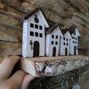 Fából készült házikós fali kulcstartó  - otthon & életmód - dekoráció - fali és függő dekoráció - fali kulcstartó - Meska.hu