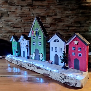 Karácsonyi falu LED világítással rusztikus fán  - Meska.hu