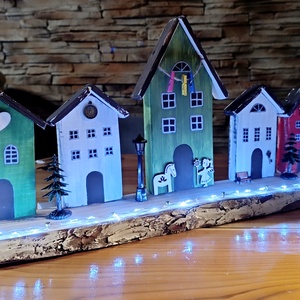 Karácsonyi falu LED világítással rusztikus fán  - karácsony - karácsonyi lakásdekoráció - karácsonyi falu, házikó - Meska.hu