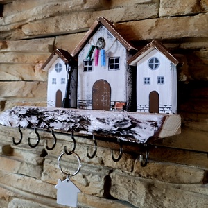 Fából készült fali kulcstartó utcakép rusztikus fán  - otthon & életmód - dekoráció - fali és függő dekoráció - fali kulcstartó - Meska.hu