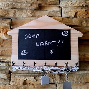 Házikó formájú fa fali kulcstartó üzenő táblával  - otthon & életmód - dekoráció - fali és függő dekoráció - fali kulcstartó - Meska.hu