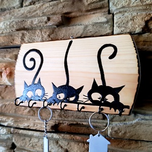 Fából készült fali kulcstartó három fekete cicával - otthon & életmód - dekoráció - fali és függő dekoráció - fali kulcstartó - Meska.hu