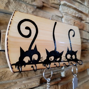 Fából készült fali kulcstartó három fekete cicával - otthon & életmód - dekoráció - fali és függő dekoráció - fali kulcstartó - Meska.hu