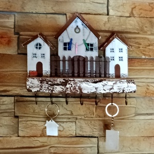 Házikós fali kulcstartó rusztikus fa polccal - otthon & életmód - dekoráció - fali és függő dekoráció - fali kulcstartó - Meska.hu