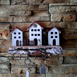 Fali kulcstartó rusztikus fán utca részlettel - otthon & életmód - dekoráció - fali és függő dekoráció - fali kulcstartó - Meska.hu