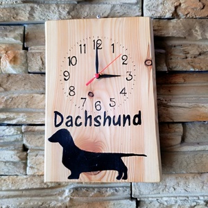 Fa falióra tacskó kutyussal  - Meska.hu