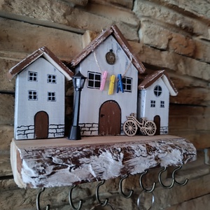 Egyedi tervezésű, fából készült fali kulcstartó házikókkal és biciklivel  - otthon & életmód - dekoráció - fali és függő dekoráció - fali kulcstartó - Meska.hu