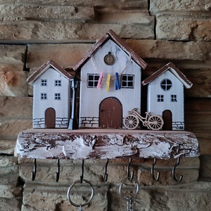 Egyedi tervezésű, fából készült fali kulcstartó házikókkal és biciklivel  - otthon & életmód - dekoráció - fali és függő dekoráció - fali kulcstartó - Meska.hu