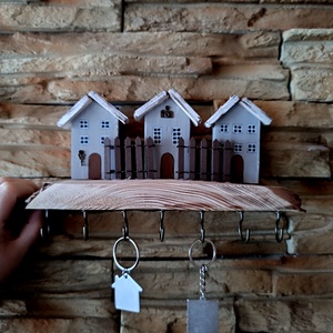 Szürke házikós fa fali kulcstartó  - otthon & életmód - dekoráció - fali és függő dekoráció - fali kulcstartó - Meska.hu