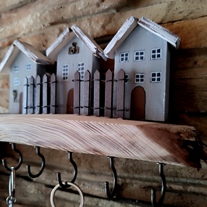 Szürke házikós fa fali kulcstartó  - otthon & életmód - dekoráció - fali és függő dekoráció - fali kulcstartó - Meska.hu