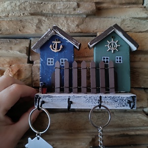 Fa fali kulcstartó két kis házikóval - otthon & életmód - dekoráció - fali és függő dekoráció - fali kulcstartó - Meska.hu