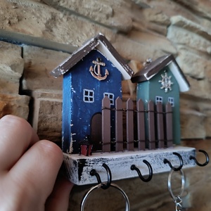 Fa fali kulcstartó két kis házikóval - otthon & életmód - dekoráció - fali és függő dekoráció - fali kulcstartó - Meska.hu