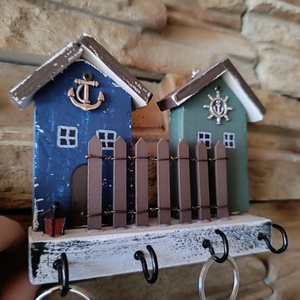 Fa fali kulcstartó két kis házikóval - otthon & életmód - dekoráció - fali és függő dekoráció - fali kulcstartó - Meska.hu