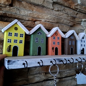 Fa fali kulcstartó színes házikókkal - otthon & életmód - dekoráció - fali és függő dekoráció - fali kulcstartó - Meska.hu