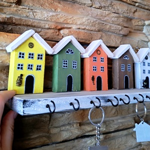 Fa fali kulcstartó színes házikókkal - otthon & életmód - dekoráció - fali és függő dekoráció - fali kulcstartó - Meska.hu