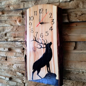 Dombon álló szarvas fából készült falióra  - otthon & életmód - dekoráció - fali és függő dekoráció - falióra & óra - Meska.hu