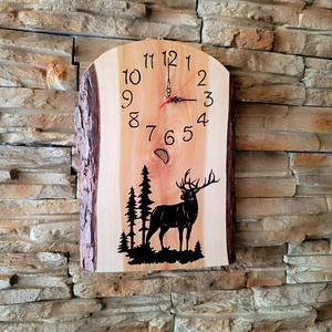 Fából készült falióra erdei szarvassal - otthon & életmód - dekoráció - fali és függő dekoráció - falióra & óra - Meska.hu