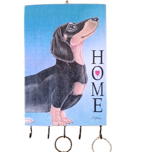 Fa fali kulcstartó tacskó kutyával és Home felirattal díszítve , Otthon & Életmód, Dekoráció, Fali és függő dekoráció, Fali kulcstartó, Famegmunkálás, MESKA