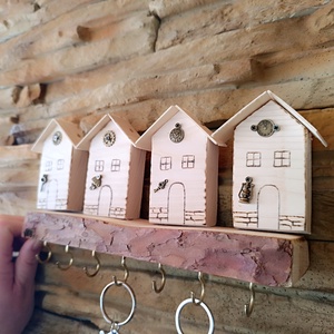 Fa fali kulcstartó házikókkal  - otthon & életmód - dekoráció - fali és függő dekoráció - fali kulcstartó - Meska.hu