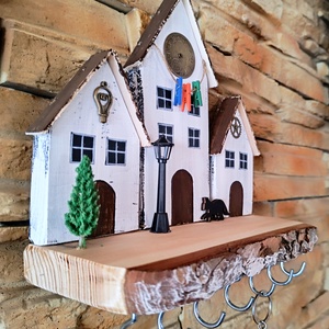 Egyedi tervezésű fa fali kulcstartó házikókkal és fekete macskával díszítve  - otthon & életmód - dekoráció - fali és függő dekoráció - fali kulcstartó - Meska.hu