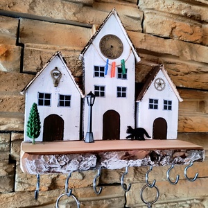 Egyedi tervezésű fa fali kulcstartó házikókkal és fekete macskával díszítve  - otthon & életmód - dekoráció - fali és függő dekoráció - fali kulcstartó - Meska.hu