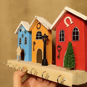 Színes házikós fa fali kulcstartó  - Meska.hu