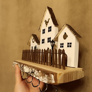 Egyedi rusztikus fából készült utcakép kulcstartó szarvassal díszítve  - otthon & életmód - dekoráció - fali és függő dekoráció - fali kulcstartó - Meska.hu